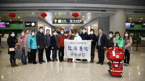 你們?cè)谇熬€奮戰(zhàn) 我們?cè)诤蠓阶龊弥г?>
									<div   id=